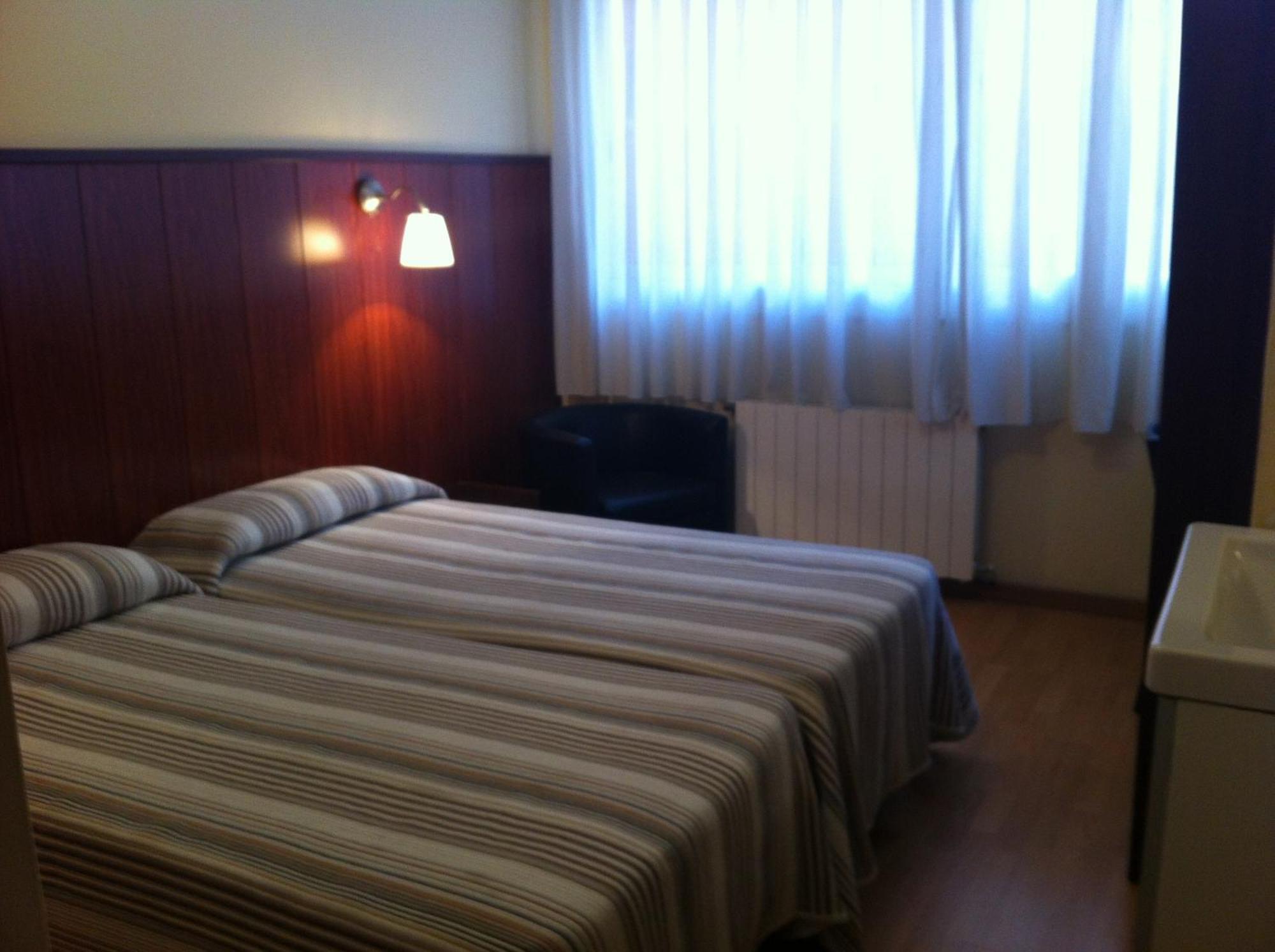 Hostal Bejar Barcelona Kültér fotó