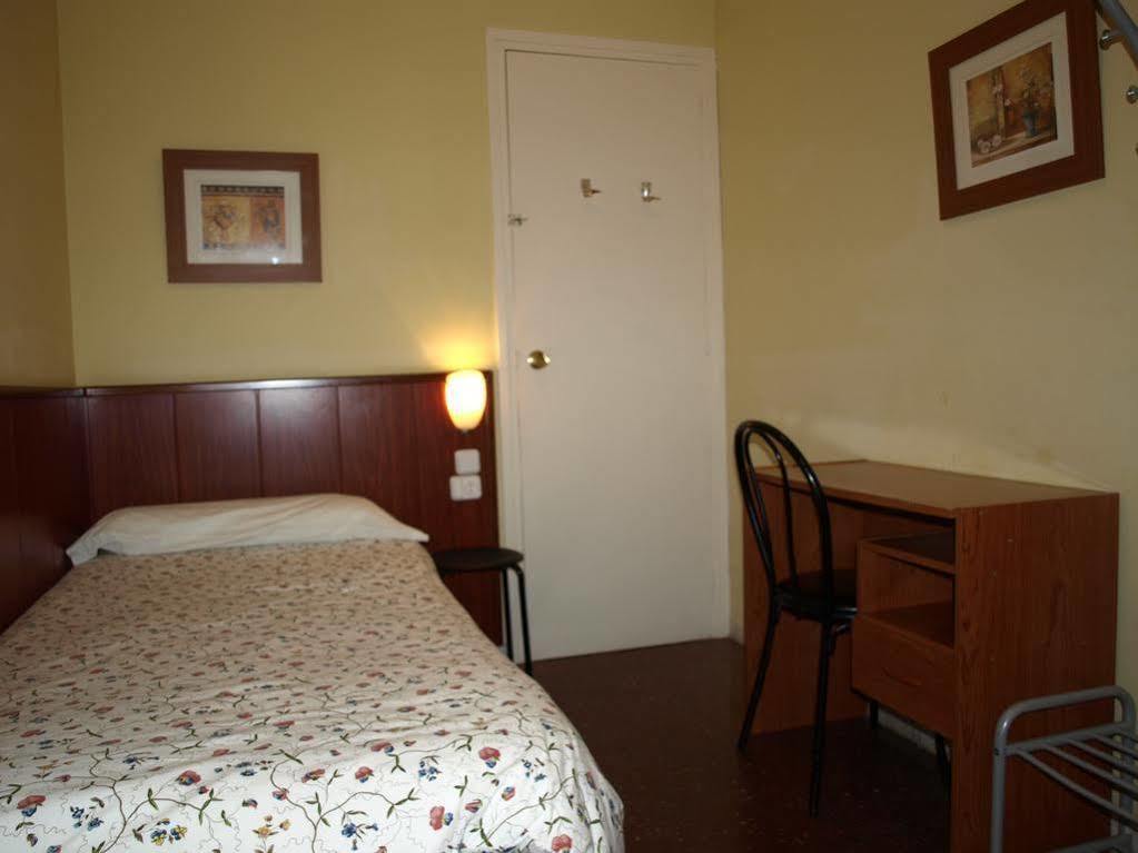 Hostal Bejar Barcelona Kültér fotó