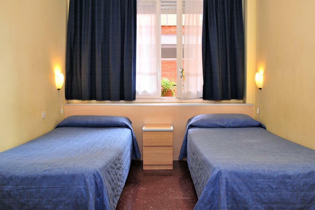 Hostal Bejar Barcelona Kültér fotó