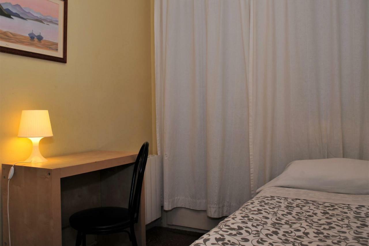 Hostal Bejar Barcelona Kültér fotó