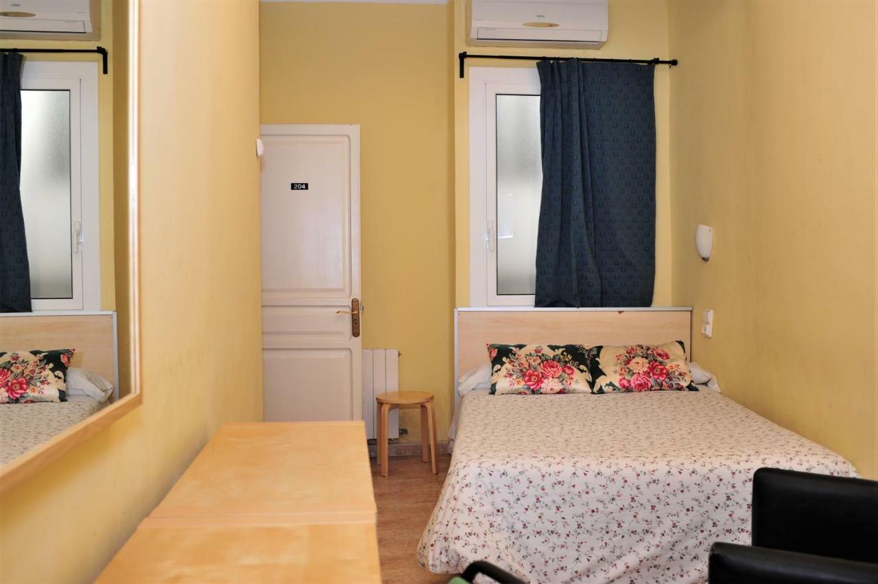 Hostal Bejar Barcelona Kültér fotó