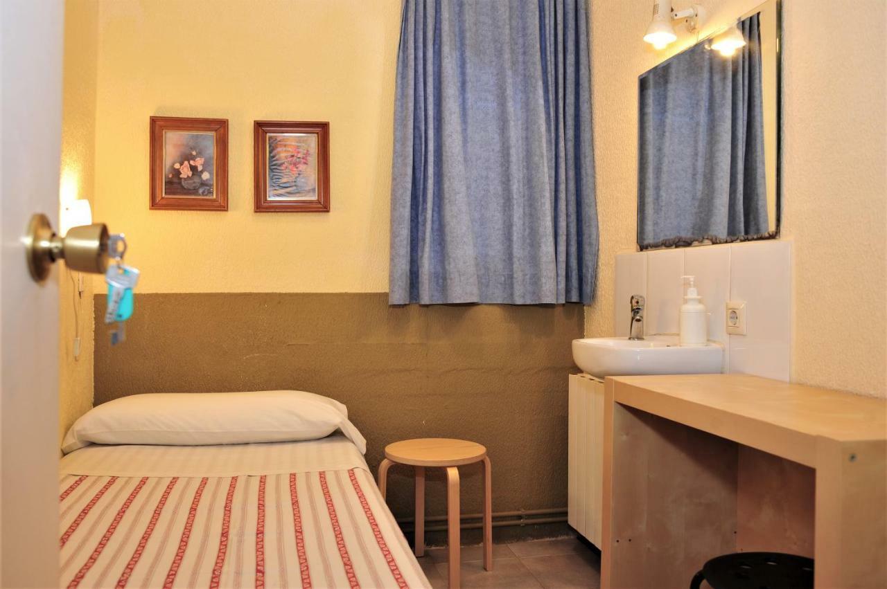 Hostal Bejar Barcelona Kültér fotó