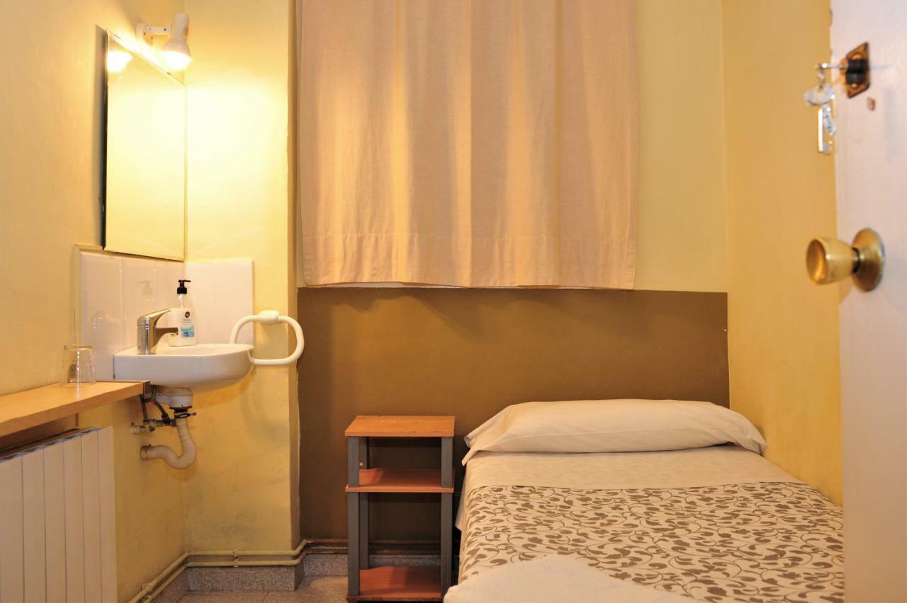 Hostal Bejar Barcelona Kültér fotó