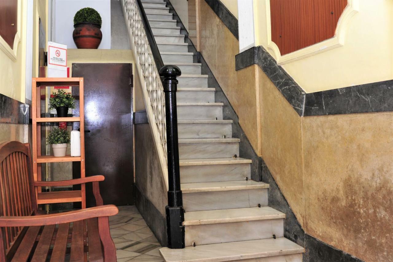 Hostal Bejar Barcelona Kültér fotó