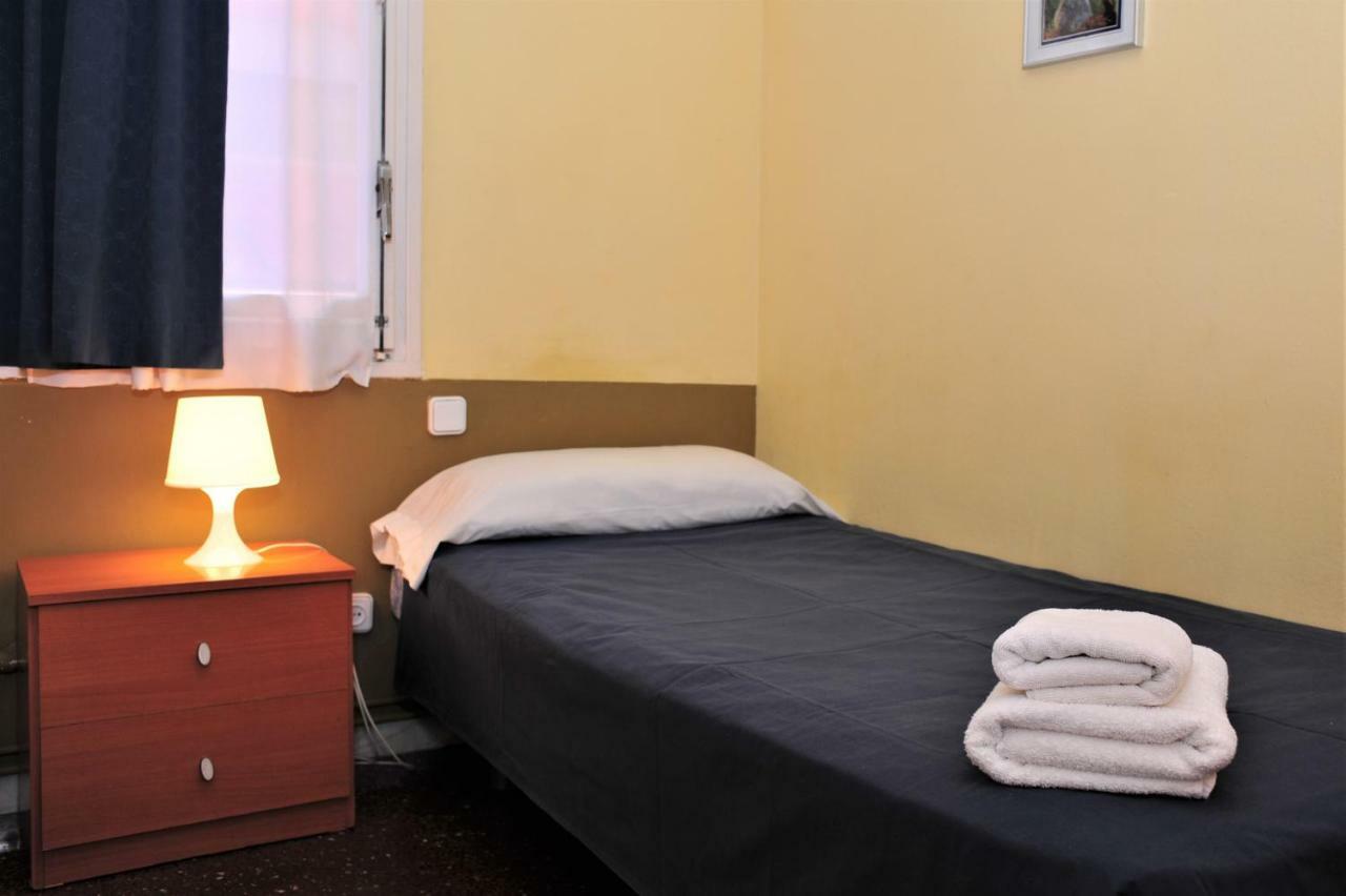 Hostal Bejar Barcelona Kültér fotó