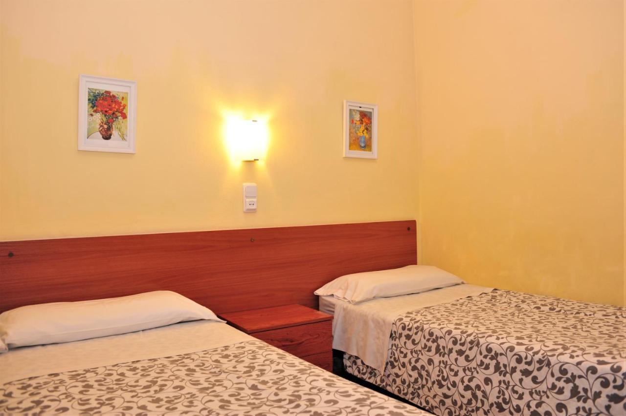 Hostal Bejar Barcelona Kültér fotó